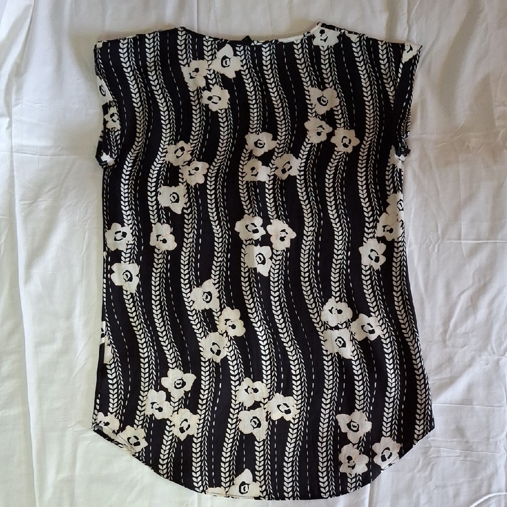 Express Floral Patterned Top - Picture 6 of 6